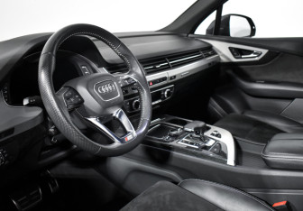 Подержанный автомобиль Audi Q7 2019 года (9 фото)