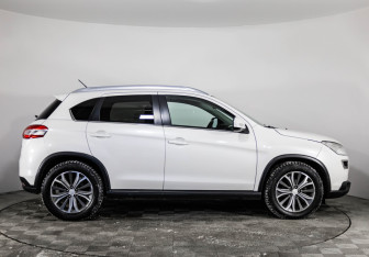 Подержанный автомобиль Peugeot 4008 2012 года (4 фото)