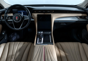 Подержанный автомобиль Hongqi H5 2023 года (16 фото)