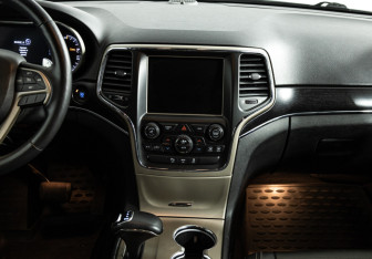 Подержанный автомобиль Jeep Grand Cherokee 2013 года (14 фото)