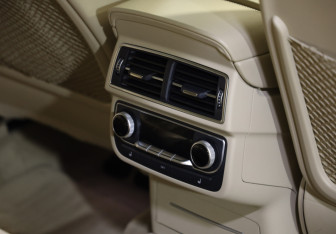 Подержанный автомобиль Audi Q7 2016 года (25 фото)