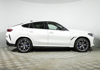 Подержанный автомобиль BMW X6 2021 года (4 фото)