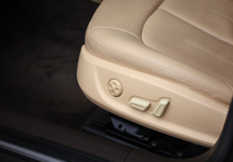 Подержанный автомобиль Audi A6 Sedan 2012 года (23 фото)