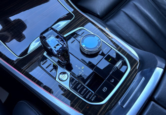 Подержанный автомобиль BMW X5 2021 года (16 фото)