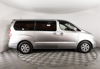 Подержанный автомобиль Hyundai Grand Starex 2016 года (4 фото)