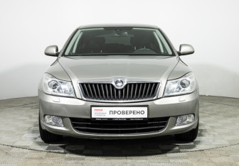 Подержанный автомобиль Skoda Octavia Liftback 2010 года (2 фото)