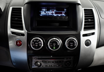 Подержанный автомобиль Mitsubishi Pajero Sport 2012 года (16 фото)