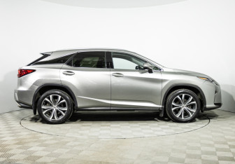 Подержанный автомобиль Lexus RX 2017 года (4 фото)