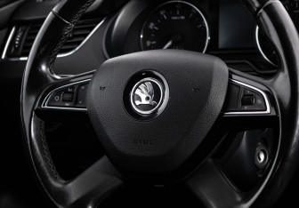 Подержанный автомобиль Skoda Octavia Liftback 2013 года (12 фото)