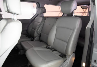 Подержанный автомобиль Hyundai Grand Starex 2016 года (19 фото)