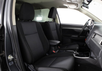 Подержанный автомобиль Mitsubishi Outlander 2018 года (16 фото)