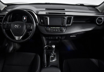 Подержанный автомобиль Toyota RAV4 2017 года (15 фото)