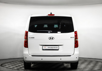 Подержанный автомобиль Hyundai H-1 2018 года (6 фото)