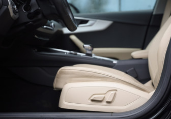 Подержанный автомобиль Audi A4 Sedan 2019 года (26 фото)