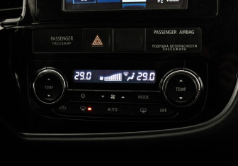 Подержанный автомобиль Mitsubishi Outlander 2013 года (17 фото)