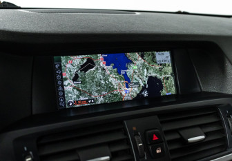 Подержанный автомобиль BMW X3 2010 года (16 фото)