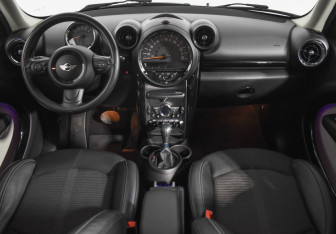 Подержанный автомобиль MINI Countryman 2015 года (13 фото)
