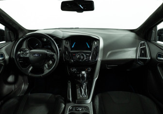 Подержанный автомобиль Ford Focus Sedan 2012 года (13 фото)
