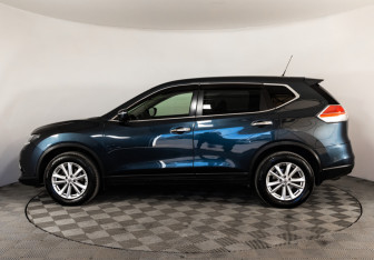 Подержанный автомобиль Nissan X-Trail 2016 года (8 фото)