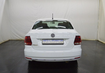 Подержанный автомобиль Volkswagen Polo Sedan 2015 года (6 фото)