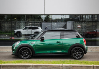 Подержанный автомобиль MINI Hatch 2020 года (9 фото)
