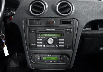Подержанный автомобиль Ford Fusion 2008 года (16 фото)