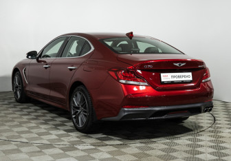 Подержанный автомобиль Genesis G70 2018 года (7 фото)