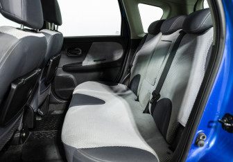 Подержанный автомобиль Nissan Note 2008 года (10 фото)