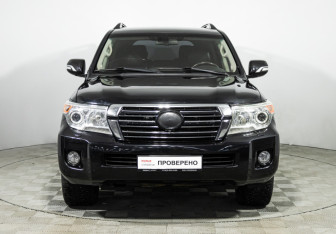Подержанный автомобиль Toyota Land Cruiser Suv 2012 года (2 фото)