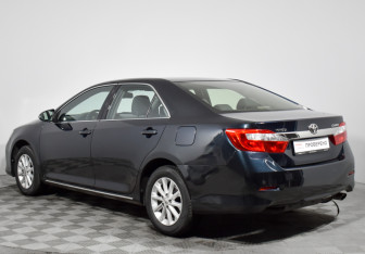 Подержанный автомобиль Toyota Camry Sedan 2012 года (7 фото)