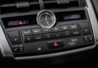 Подержанный автомобиль Lexus NX 2015 года (18 фото)