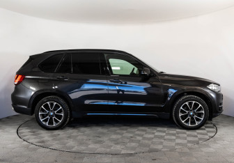 Подержанный автомобиль BMW X5 2016 года (4 фото)