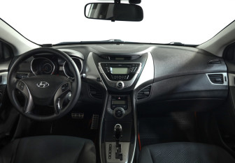 Подержанный автомобиль Hyundai Elantra Sedan 2013 года (9 фото)
