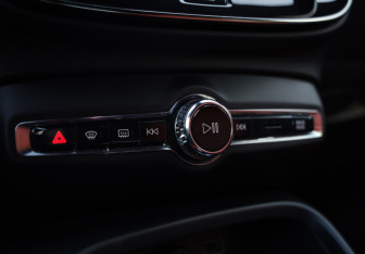 Подержанный автомобиль Volvo XC40 2019 года (17 фото)