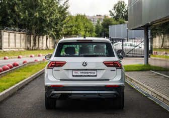 Подержанный автомобиль Volkswagen Tiguan 2019 года (7 фото)