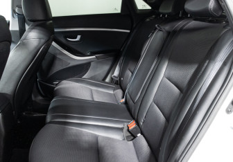 Подержанный автомобиль Hyundai i30 Hatchback 2015 года (10 фото)