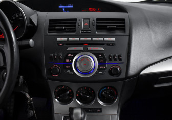Подержанный автомобиль Mazda 3 Sedan 2011 года (16 фото)