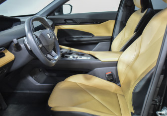 Подержанный автомобиль Changan UNI-V 2023 года (10 фото)