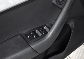 Подержанный автомобиль Skoda Octavia Liftback 2016 года (10 фото)