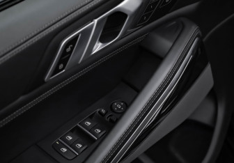 Подержанный автомобиль BMW X6 2024 года (24 фото)