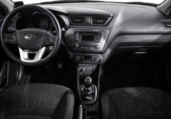 Подержанный автомобиль Kia Rio Hatchback 2013 года (15 фото)