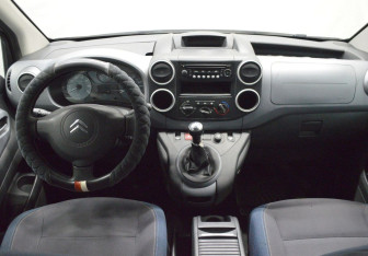 Подержанный автомобиль Citroen Berlingo 2012 года (14 фото)
