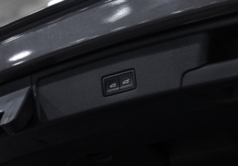 Подержанный автомобиль Volkswagen Touareg 2019 года (36 фото)