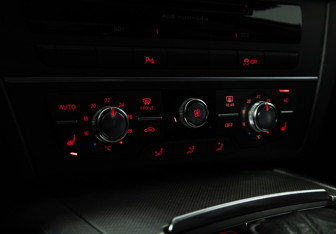 Подержанный автомобиль Audi A6 Sedan 2011 года (15 фото)