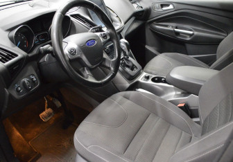 Подержанный автомобиль Ford Kuga 2014 года (10 фото)