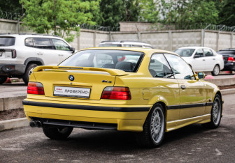 Подержанный автомобиль BMW M3 Coupe 1994 года (6 фото)