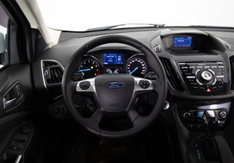 Подержанный автомобиль Ford Kuga 2013 года (10 фото)