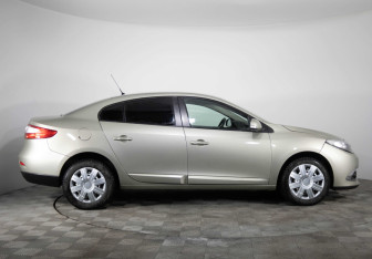 Подержанный автомобиль Renault Fluence 2014 года (4 фото)
