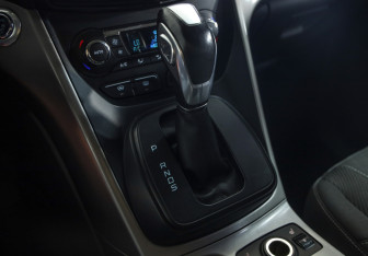 Подержанный автомобиль Ford Kuga 2016 года (16 фото)