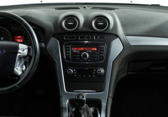 Подержанный автомобиль Ford Mondeo Sedan 2011 года (14 фото)